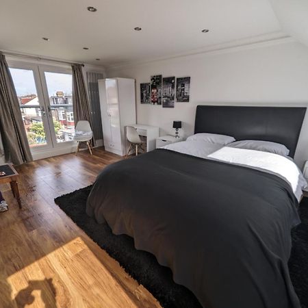 Luxury Hotel Rooms Palmers Green Exterior photo